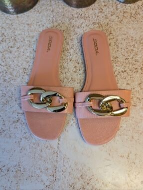 Women's Sexy Pink Sandals With Chunky Gold Link Size 11